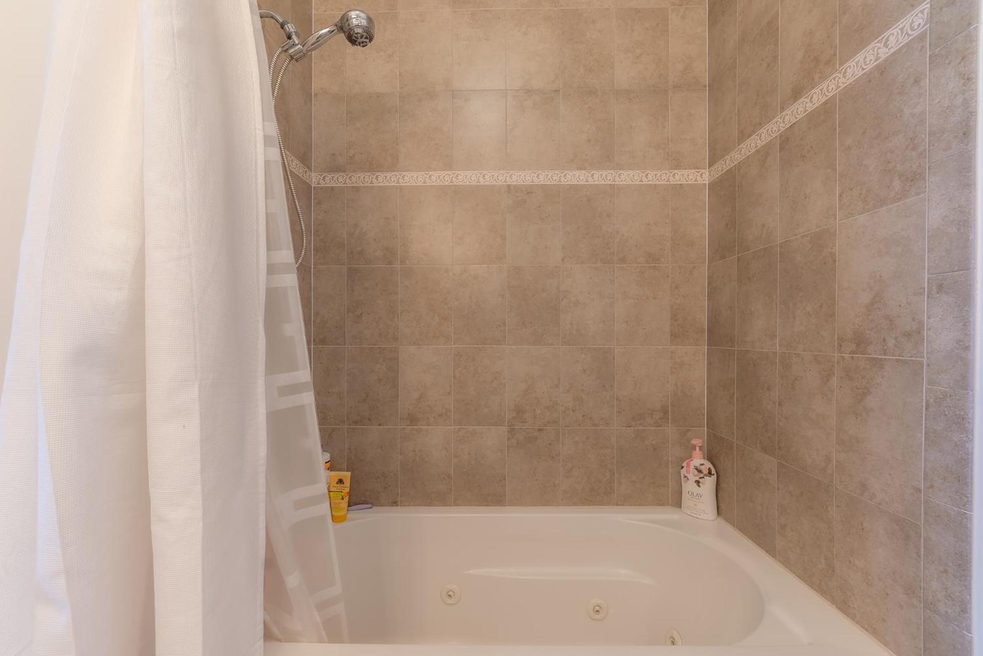 Private Bedroom Near Nyc W Access To A Shared Kitchen, Living & Bathroom, On-site Gym *