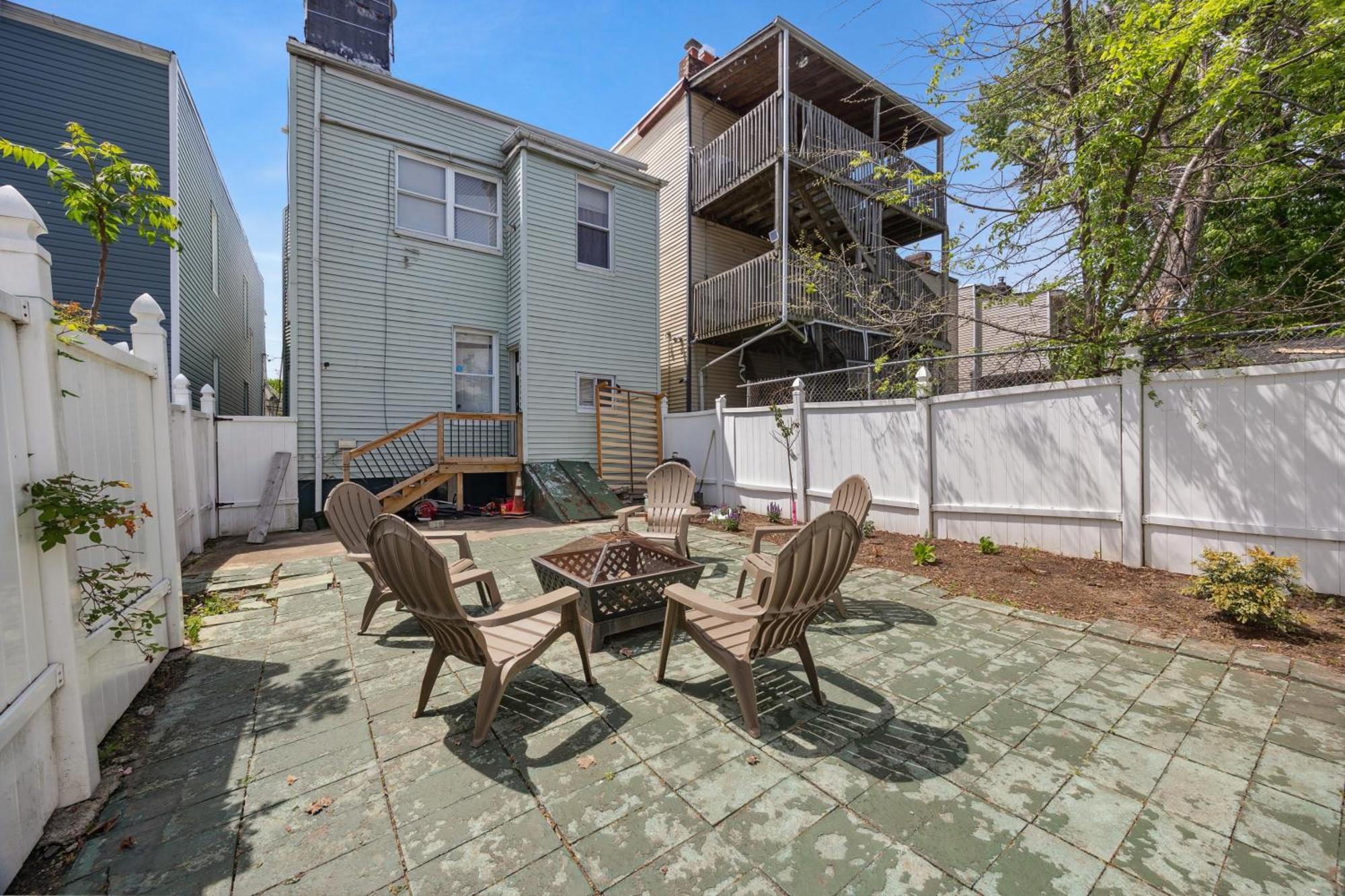 Spacious & Stylish 2br Near Manhattan Apartment *