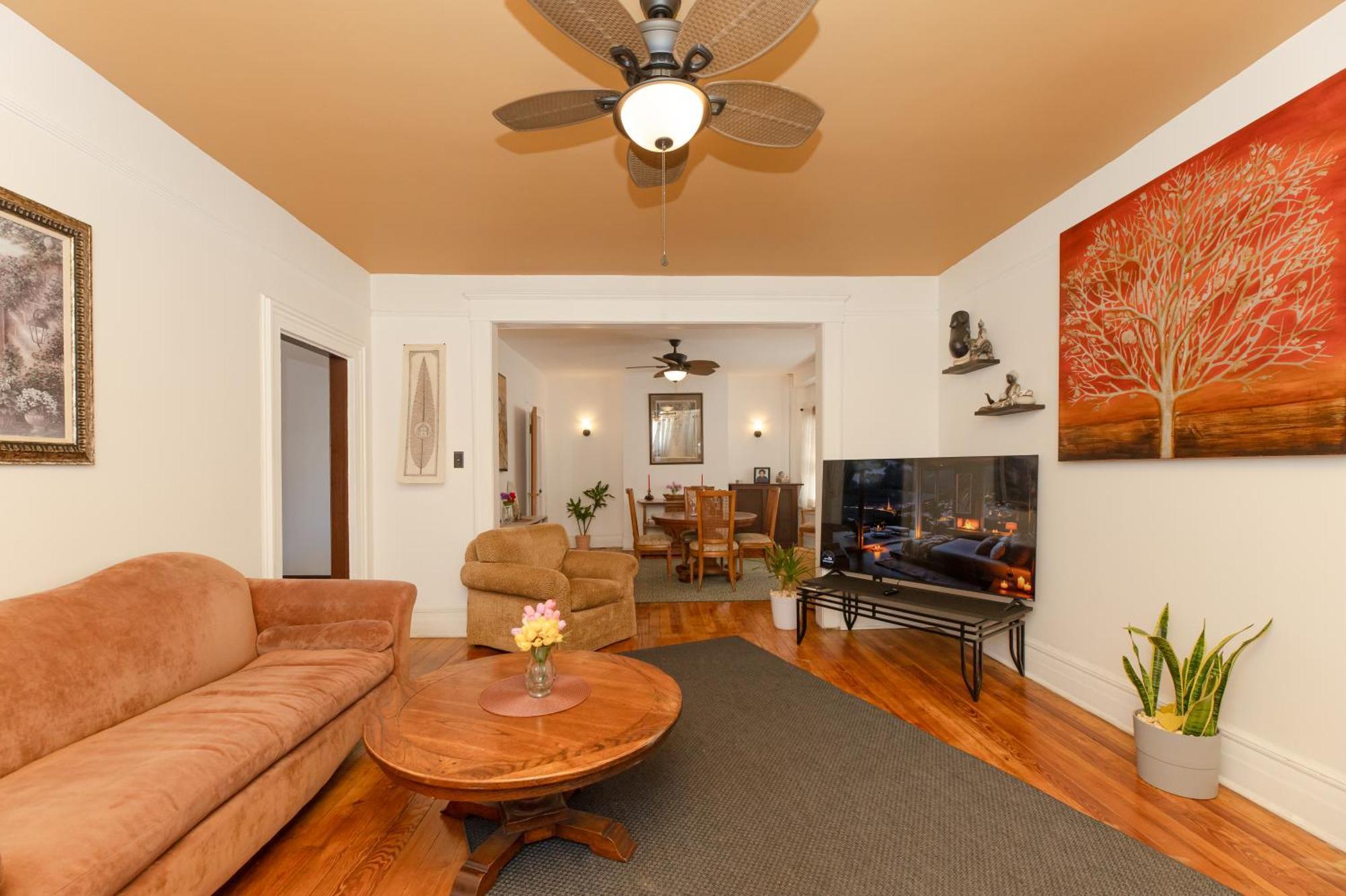Apartment 3 Bedroom Gem! King, Full & Twin Beds, Sauna With Free Parking Jersey City