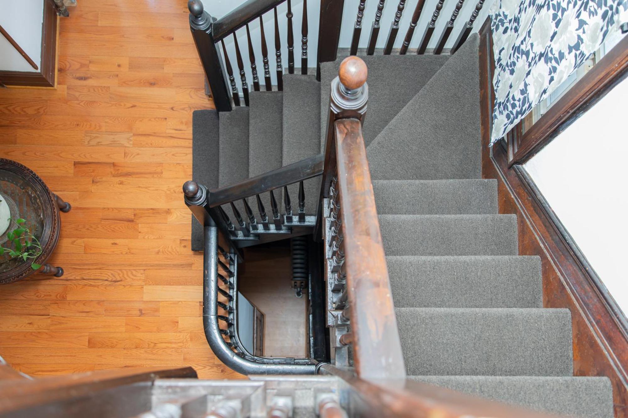 3 Bedroom Gem! King, Full & Twin Beds, Sauna With Free Parking Apartment Jersey City