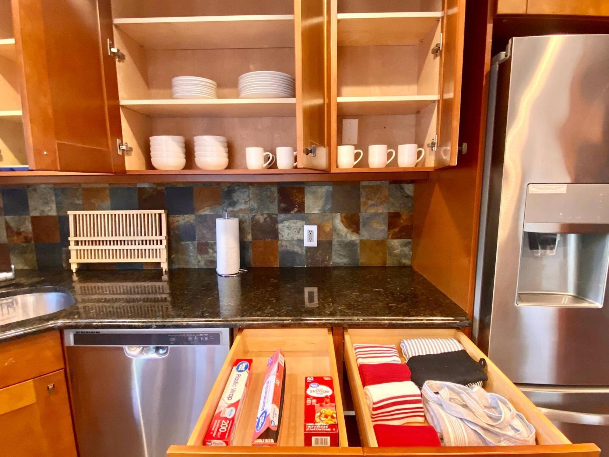 Easy Path&bus Access- Nyc Designer & Terrace Apartment *