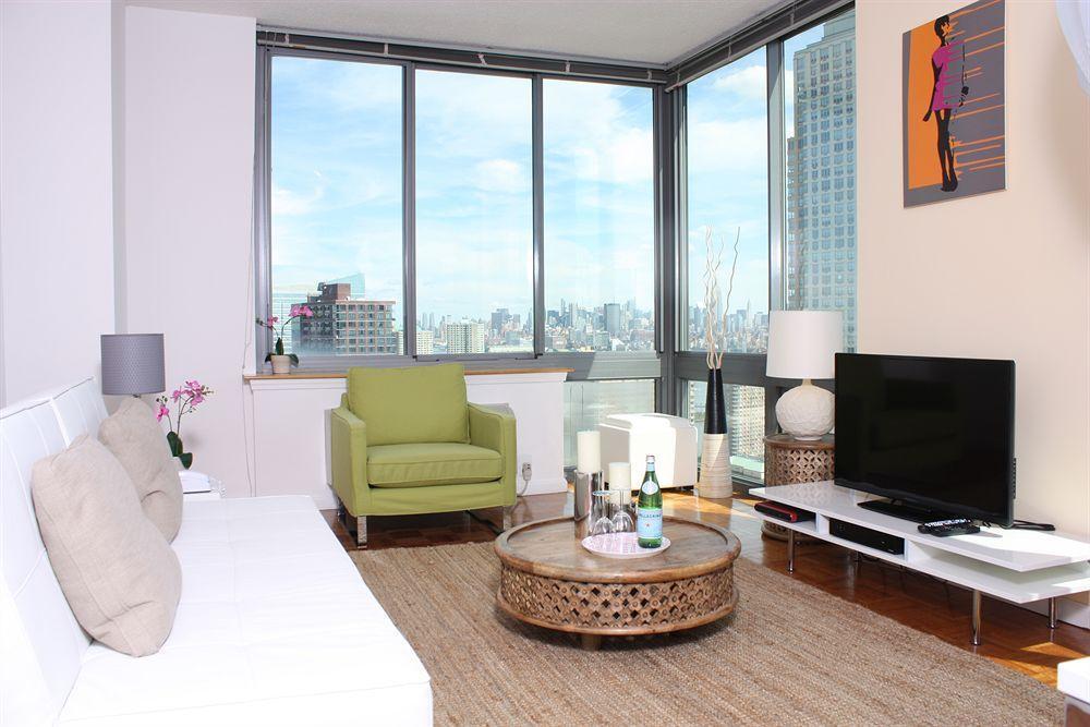 Dharma Jc At Grove Station Apartment Jersey City