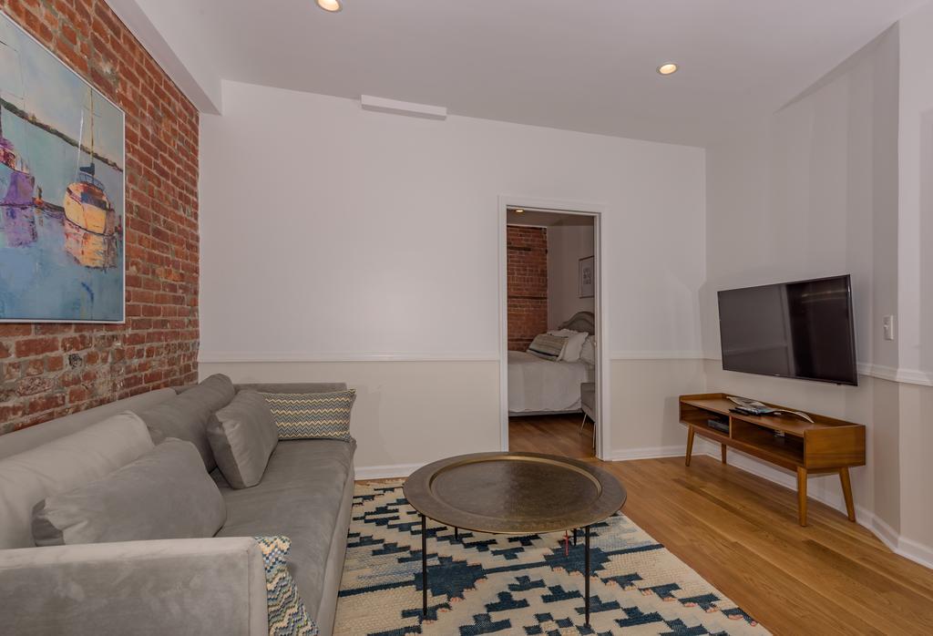 Deedee's Downtown Flats Apartment *