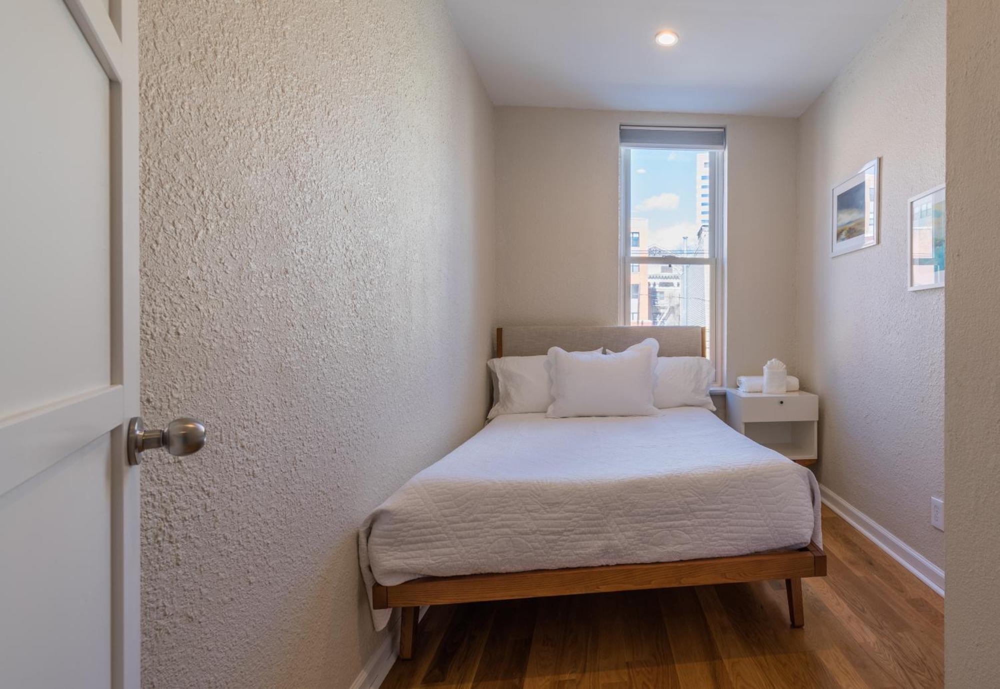 Deedee's Downtown Flats Apartment