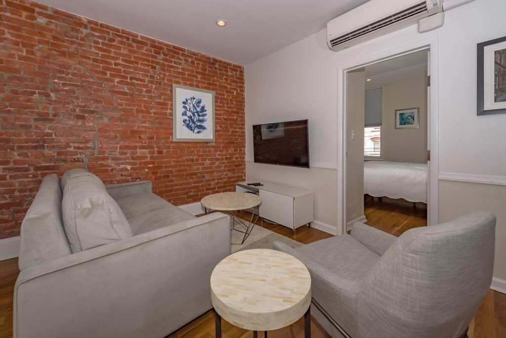 Deedee's Downtown Flats Apartment