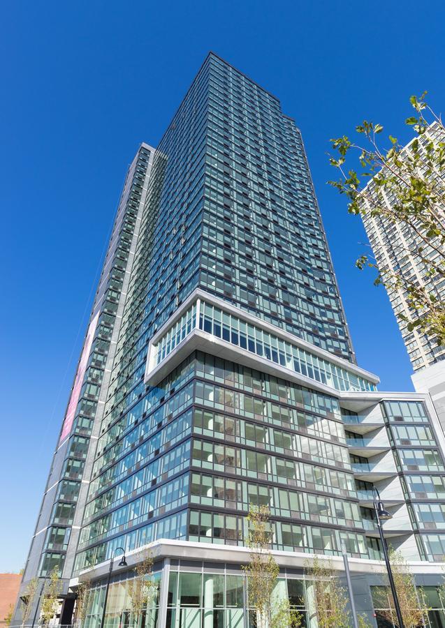 Deedee's Sky Rise At Newport Ii * Jersey City