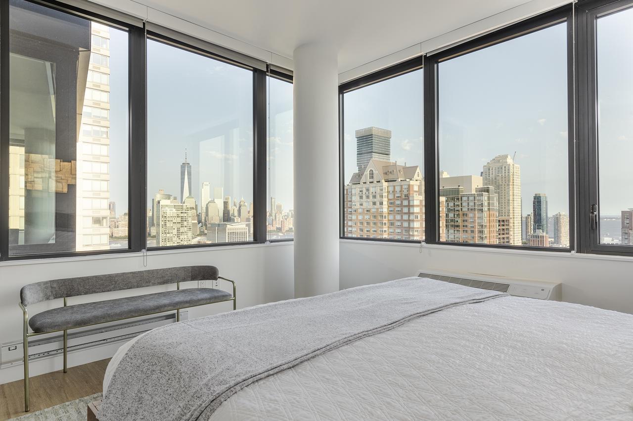 Deedee's Sky Rise At Newport Ii Apartment Jersey City