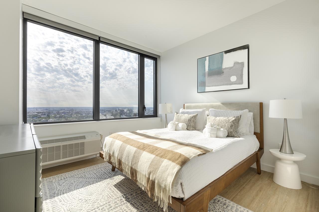 Deedee's Sky Rise At Newport Ii Jersey City