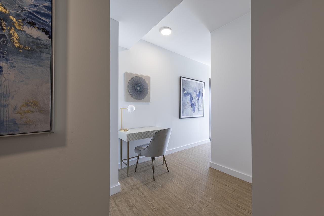 Deedee's Sky Rise At Newport Ii Apartment Jersey City