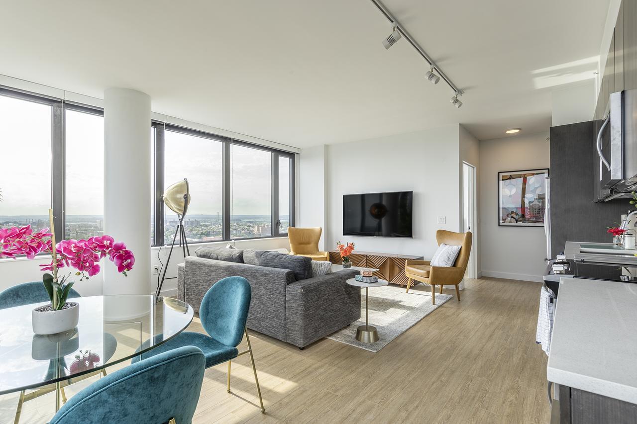 Deedee's Sky Rise At Newport Ii Jersey City