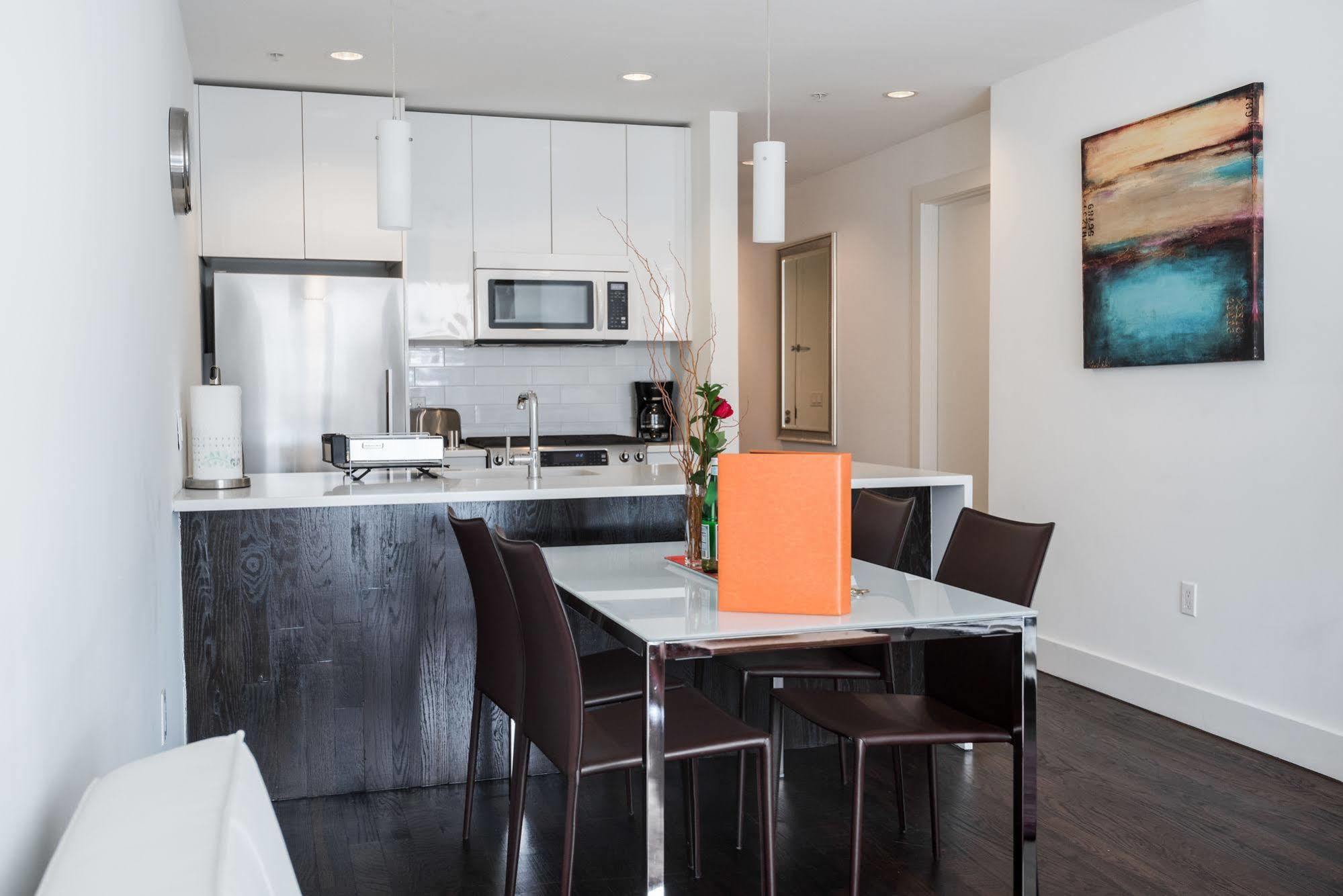 Dharma Jc At Grove Station Apartment *