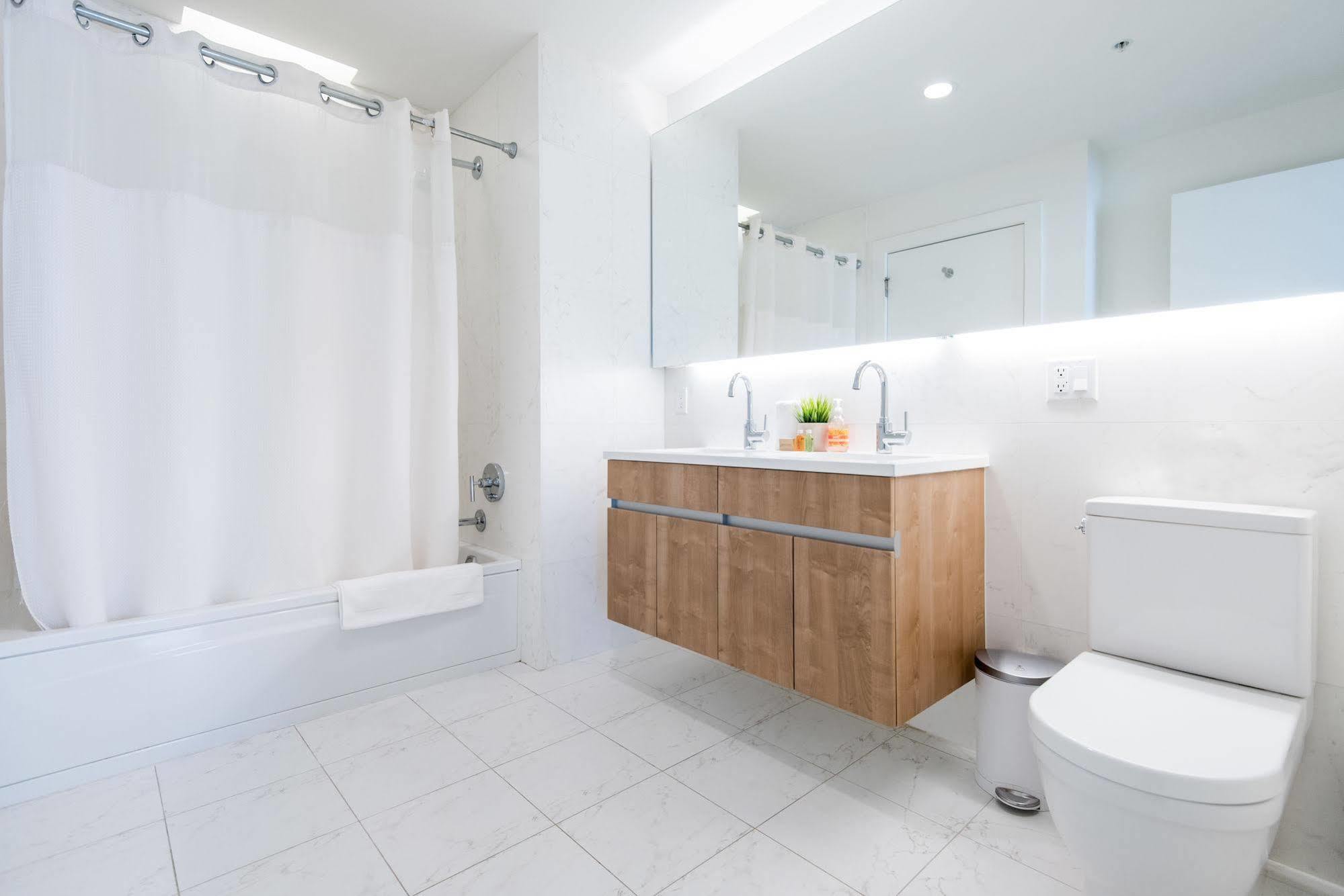 Dharma Jc At Grove Station Apartment