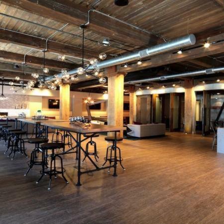 Deedee's Industrial Lofts Aparthotel
