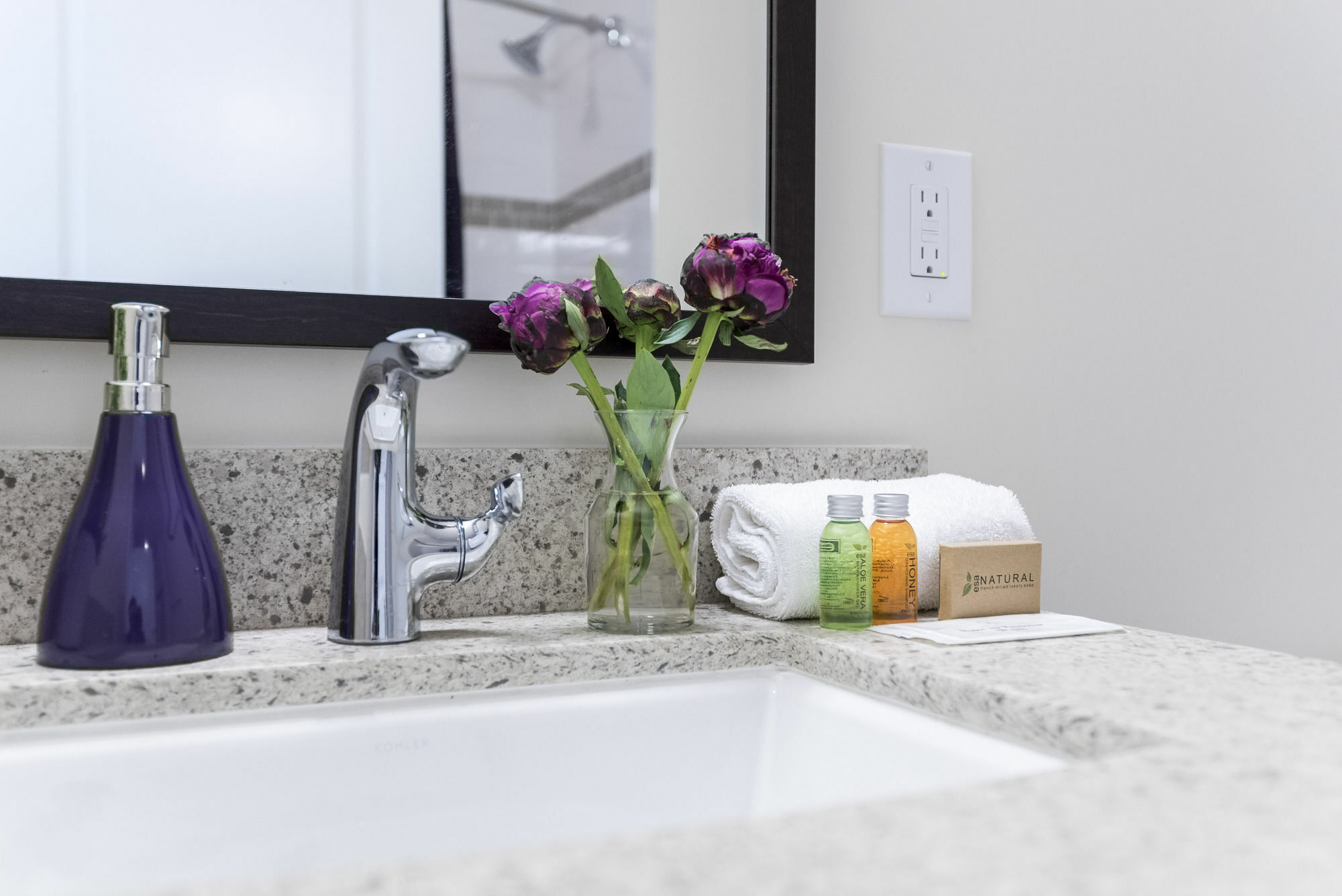 Dharma Home Suites Jc At Grove Station II Apartment *
