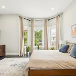 Chic & Modern - 30 Mins To Nyc