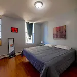 Sleek One-Bedroom Abode Near Nyc