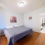 Sleek One-Bedroom Abode Near Nyc