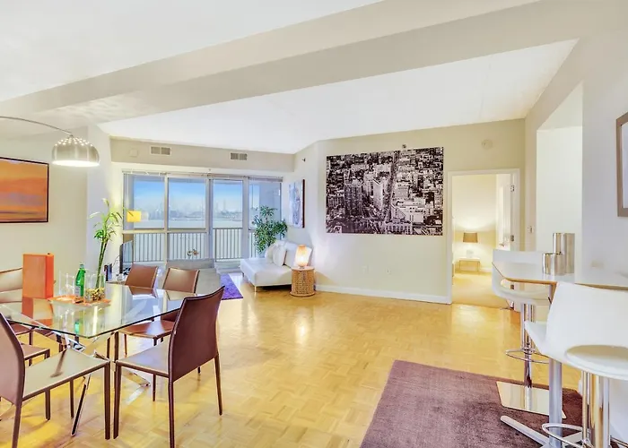 Dharma Home Suites Jc At Exchange Place