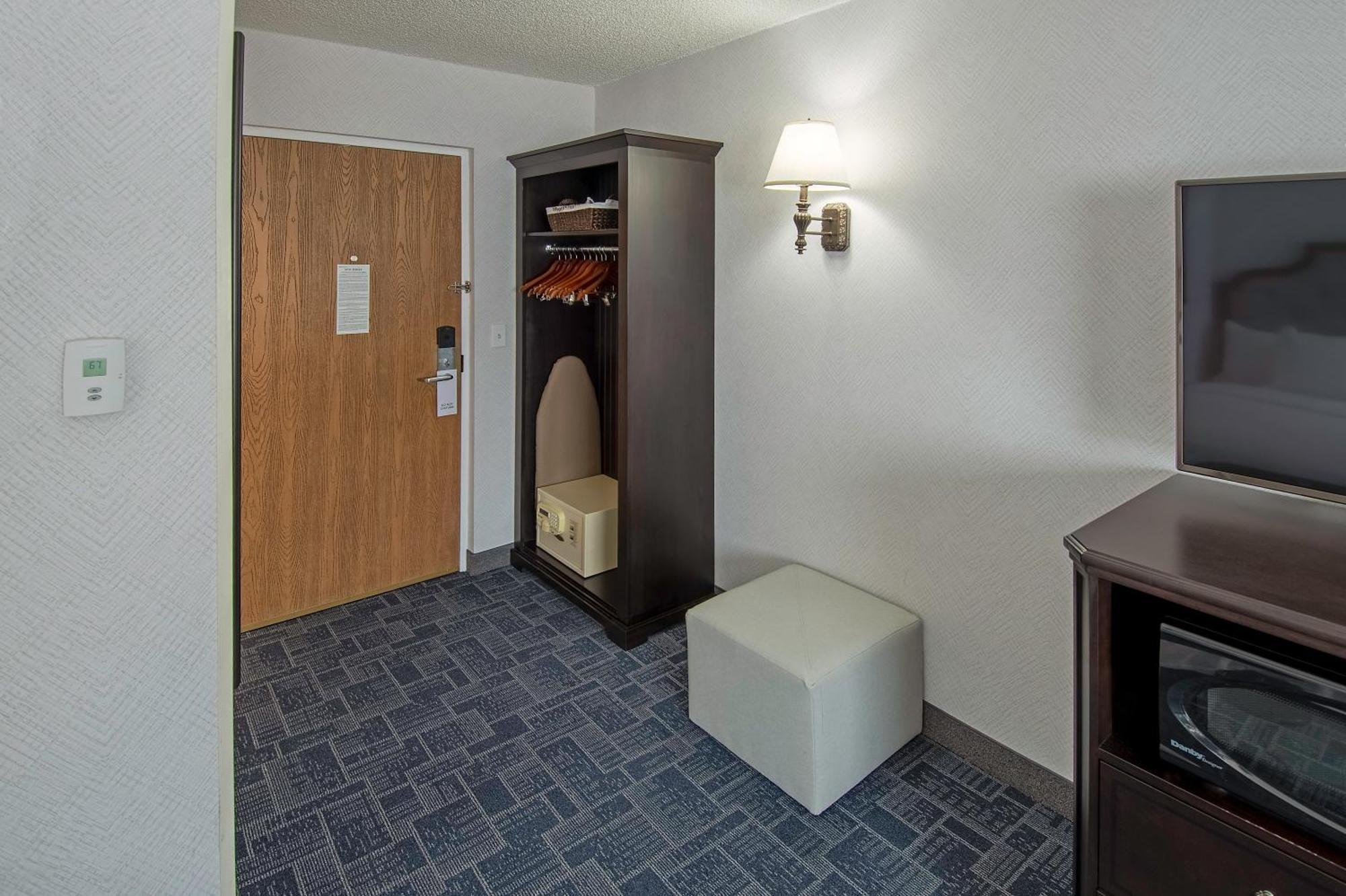 Holland Free Parking Jersey Hotel