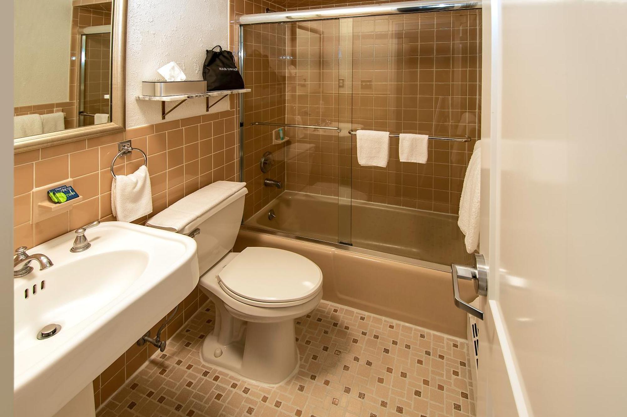 Holland Free Parking Jersey Hotel 3*