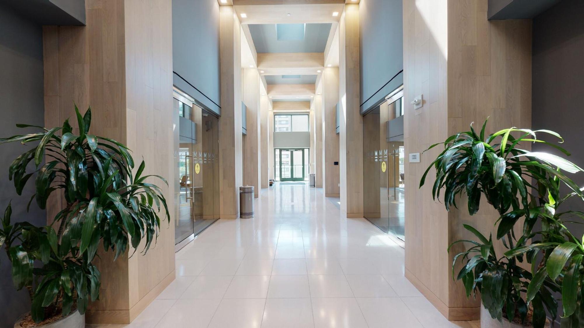 Posh 1 Bed Star Amenities Views Close To Newport Mall Subway Minimum 30 Days Apartment