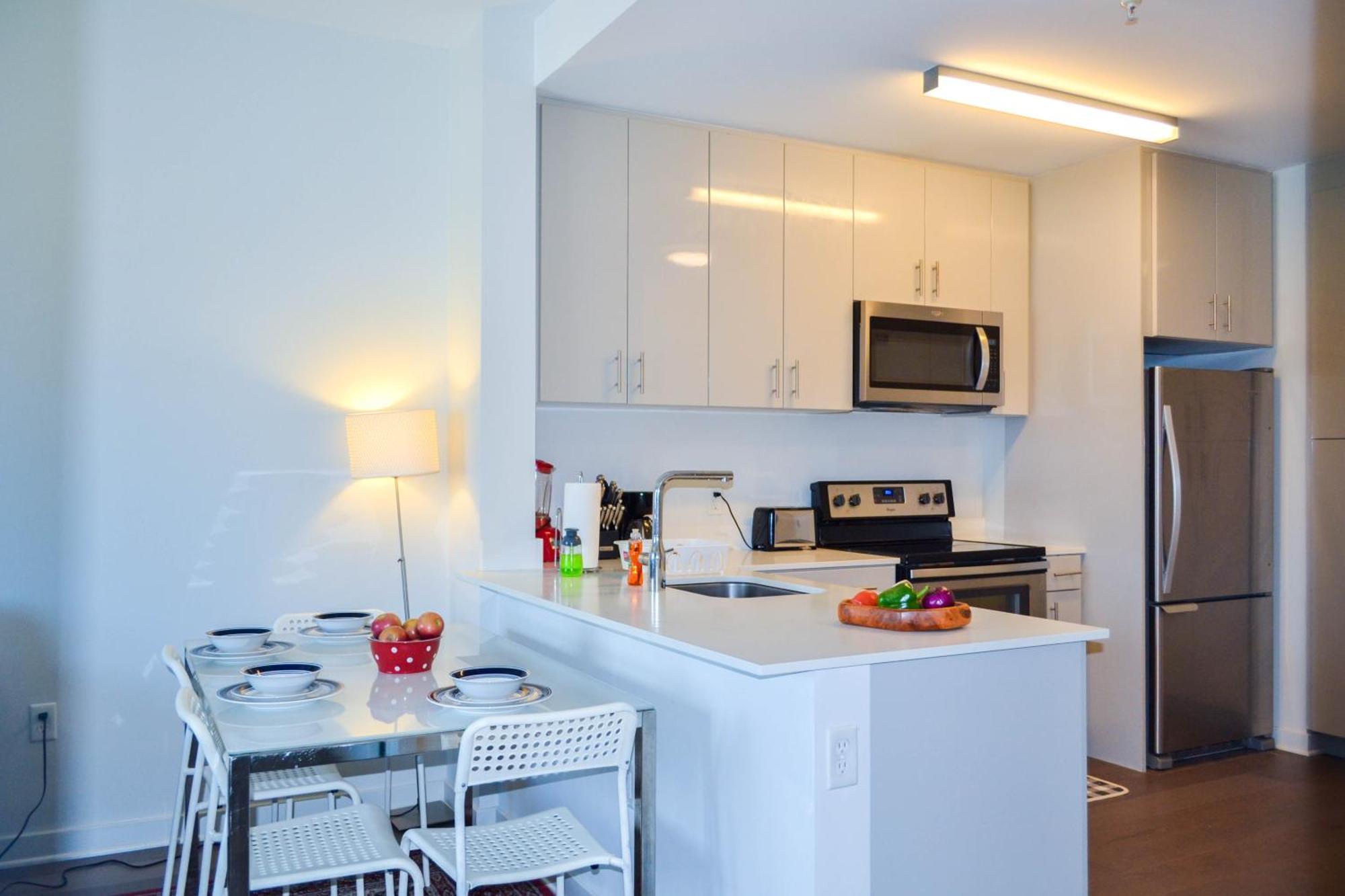 Apartment Posh 1 Bed Star Amenities Views Close To Newport Mall Subway Minimum 30 Days