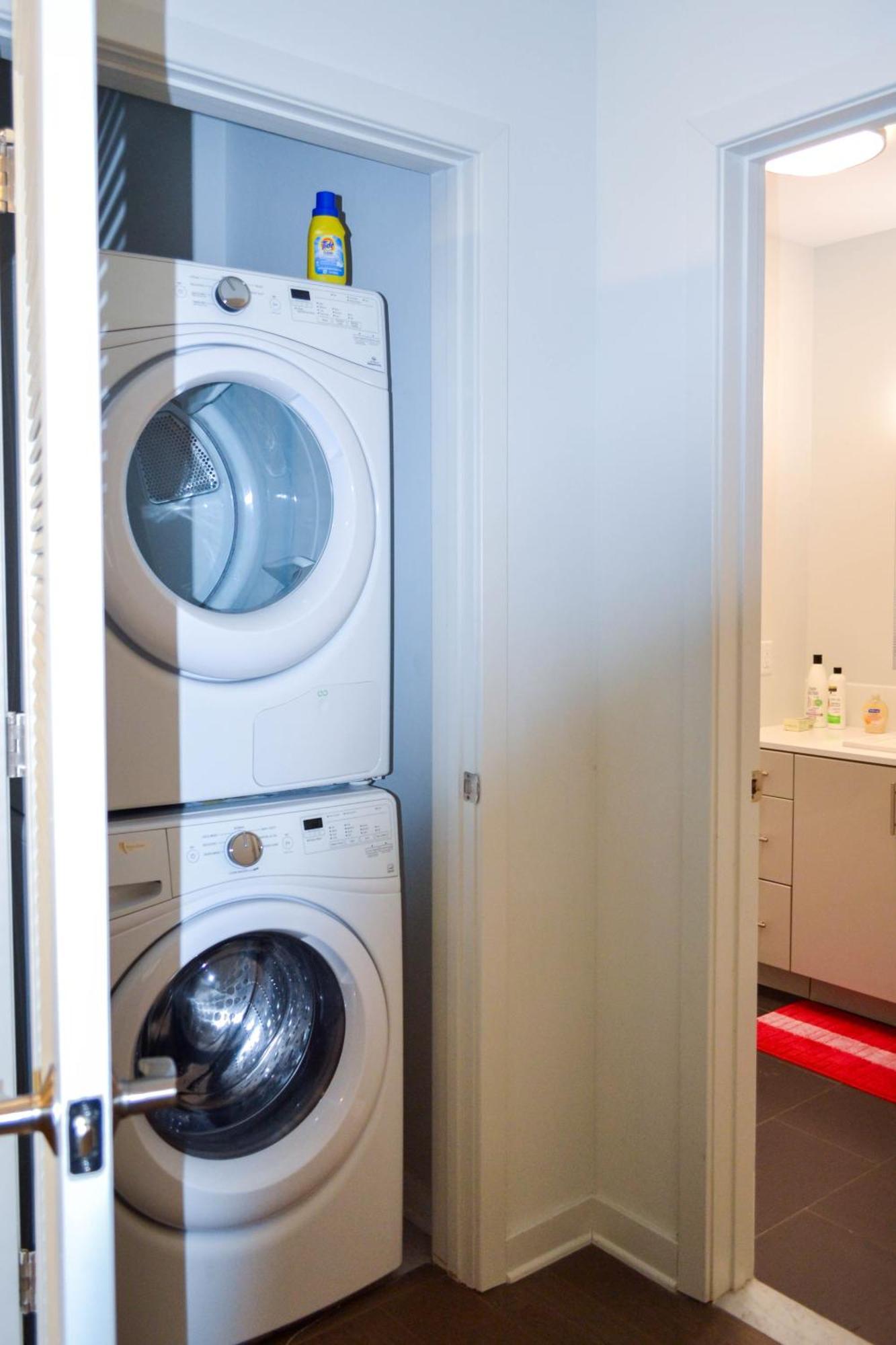 Apartment Posh 1 Bed Star Amenities Views Close To Newport Mall Subway Minimum 30 Days *