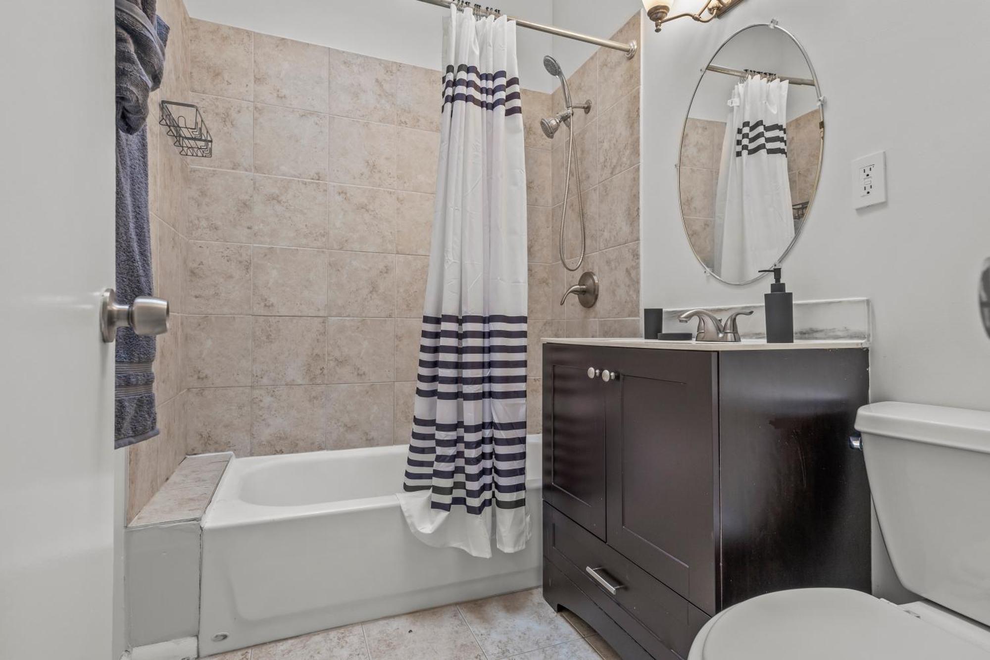 Apartment Spacious 3-bedroom Near Nyc - 15min To Times Square, Empire State Building, Park, Statue Of Liberty Jersey City