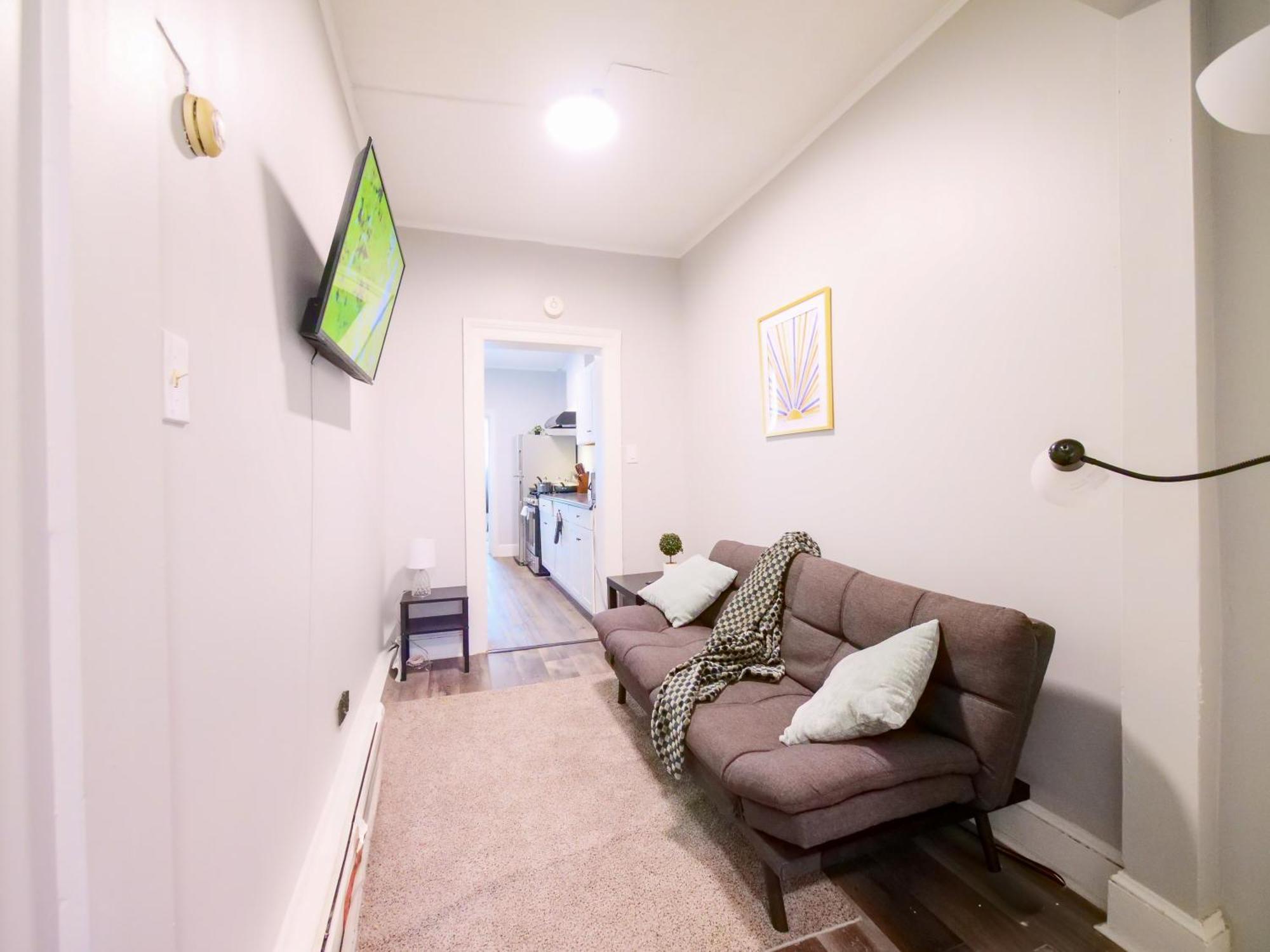 Serene Two-bedroom Retreat - Close To Nyc