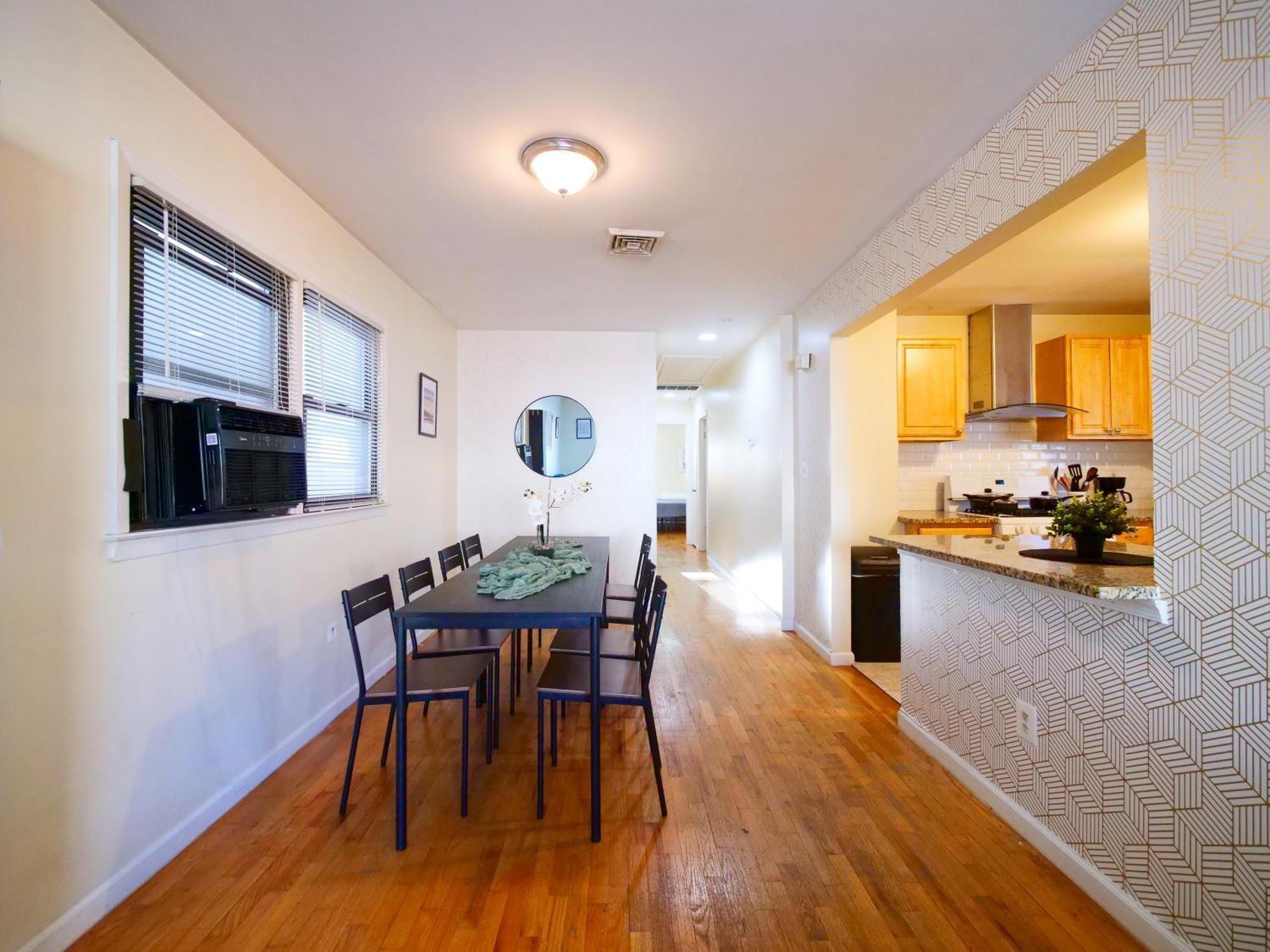 Roomy And Upscale 2br Near Nyc Apartment
