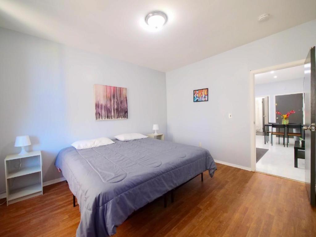 Sleek One-bedroom Abode Near Nyc Apartment *